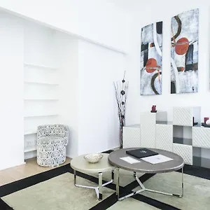 https://charming-home-near-duomo.italymilanhotels.net